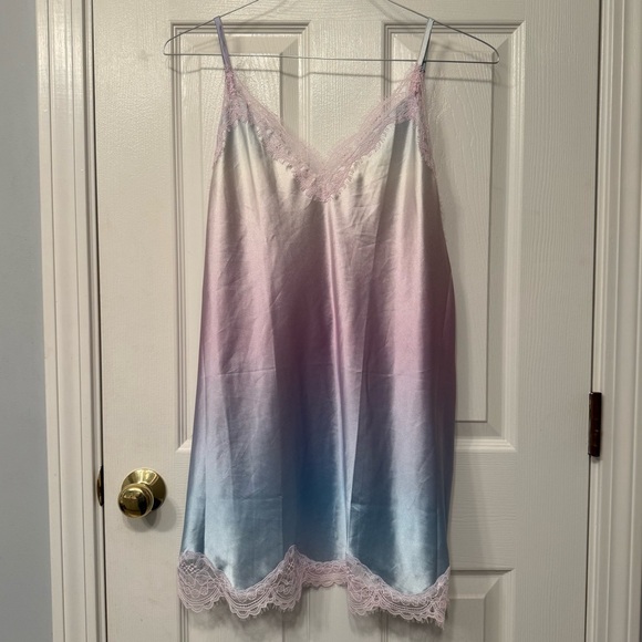 NWOT 🤍 Victorias Secret 🩵 Low Back Satin Slip Pastel Sky Ombre 💜 size L/G - Picture 3 of 9